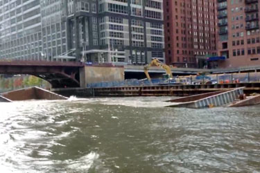 Construction Barge Sinks On Chicago River Loop North News