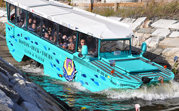 Tentative plans for amphibious â€˜duck toursâ€™ on Chicago 